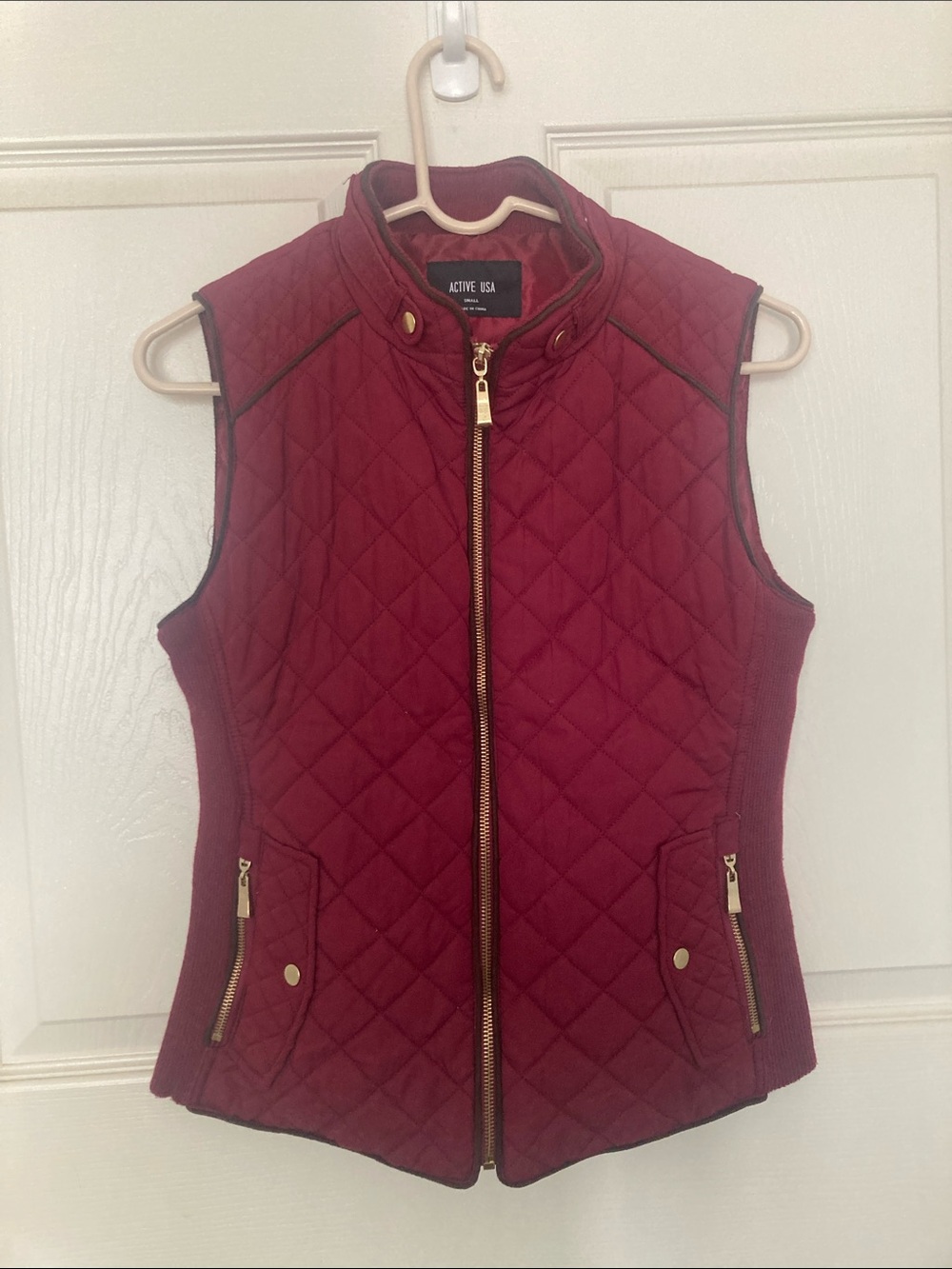 Active USA Quilted Wine Red Sleeveless Vest with Gold Zipper